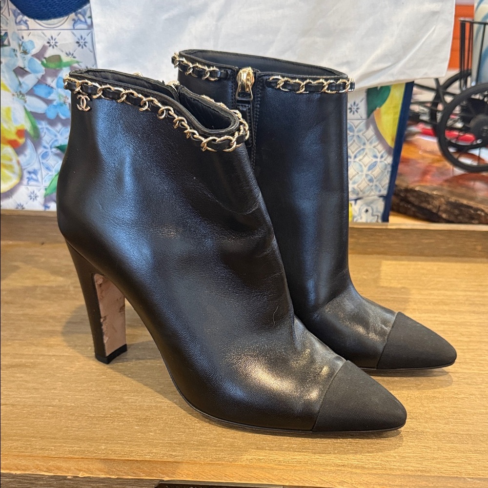 CHANEL Black Leather Heeled Boots with Gold Chain